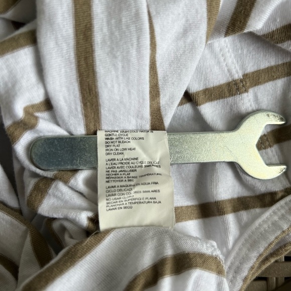 Neely Women’s Sleeveless Tee. Tan & White Striped. Size L - Picture 4 of 4